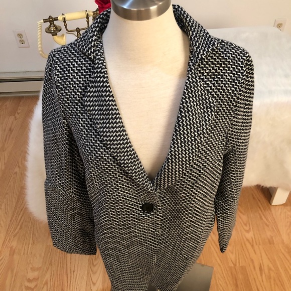 Beautiful herringbone coat with 1 button front notched collar slit pockets new - Picture 5 of 14